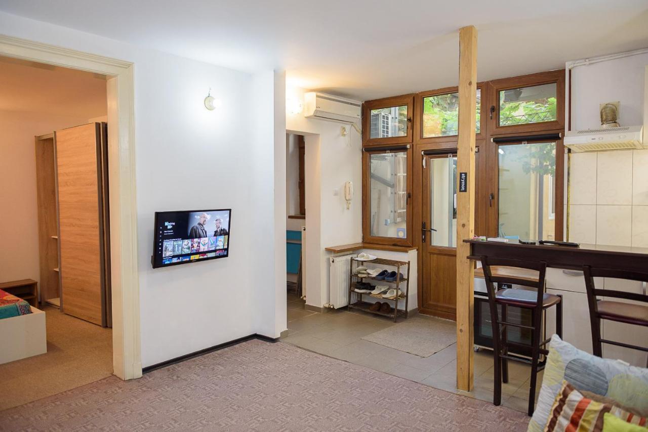 Center Walking Apartment And Room Bucureşti Ngoại thất bức ảnh