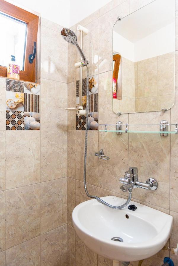 Center Walking Apartment And Room Bucureşti Ngoại thất bức ảnh